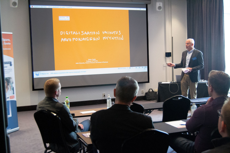 Pekka Töytäri giving a presentation
